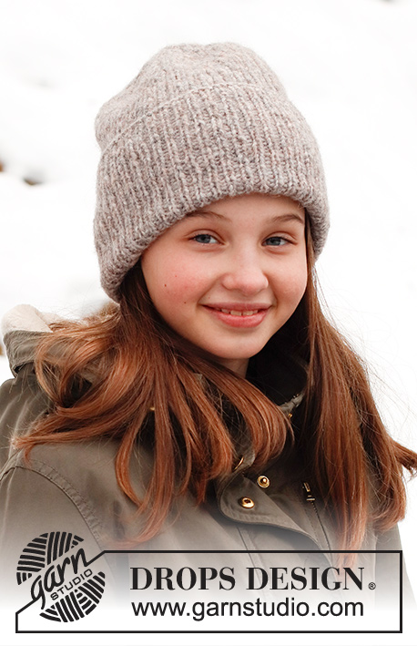 Winter Smiles Hat / DROPS Children 41-22 - Gorro hipster tricotado para criança, em canelado, em DROPS Air. Tamanhos: 2 - 12 anos.