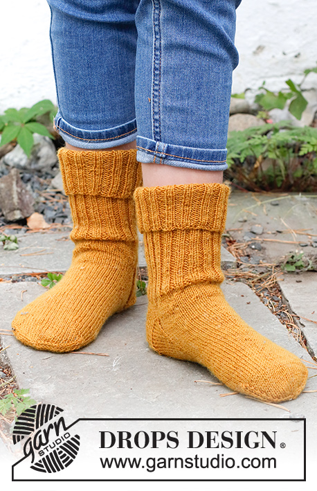 Sunnyside Down / DROPS Children 41-31 - Strikkede sokker til børn i DROPS Fabel. Størrelse 26-43.