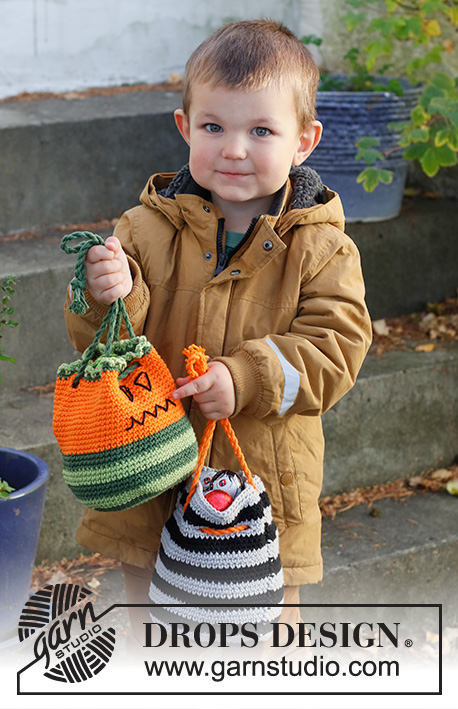 Spooky Stripes Bag / DROPS Children 44-12 - Sac à friandises / sac crocheté en rond avec rayures, en DROPS Paris. Thème: Halloween.