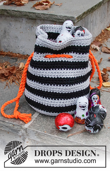 Spooky Stripes Bag / DROPS Children 44-12 - Torba na łakocie na szydełku, przerabiana na okrągło, w paski, z włóczki DROPS Paris. Temat: Halloween.