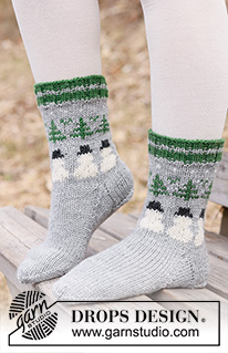 Free patterns - Christmas Socks & Slippers / DROPS Children 44-21