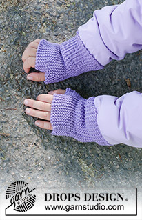 Wisteria Wrist Warmers / DROPS Children 47-21 - Mitaines tricotées pour enfant en DROPS Baby Merino. Se tricotent en allers et retours, au point mousse. Du 2 au 12 ans.