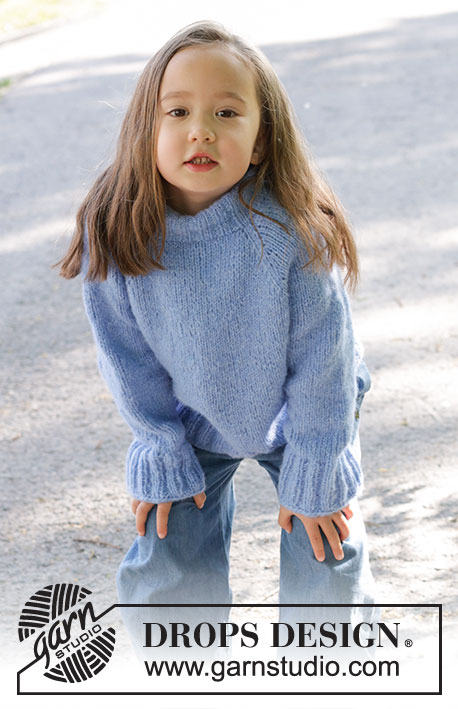 Little Cloud Blue Sweater / DROPS Children 47-4 - Stickad tröja till barn i DROPS Air. Arbetet stickas uppifrån och ner i slätstickning med dubbel halskant och raglan. Storlek 2 – 12 år.