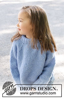 Little Cloud Blue Sweater / DROPS Children 47-4 - Stickad tröja till barn i DROPS Air. Arbetet stickas uppifrån och ner i slätstickning med dubbel halskant och raglan. Storlek 2 – 12 år.