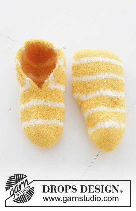 Cosy Stripes / DROPS Children 48-18 - Dětské plstěné pruhované papučky pletené z příze DROPS Snow. Velikost 26 – 43. Motiv: Velikonoce.