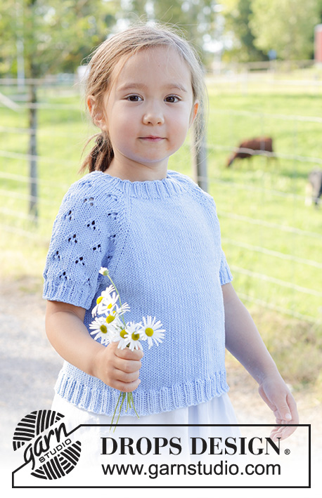 Daisy Fields Top / DROPS Children 48-3 - Raglánový dětský pulovr/ top s krátkým rukávem a krajkovým vzorem pletený shora dolů z příze DROPS Cotton Light. Velikost 2 až 12 let.