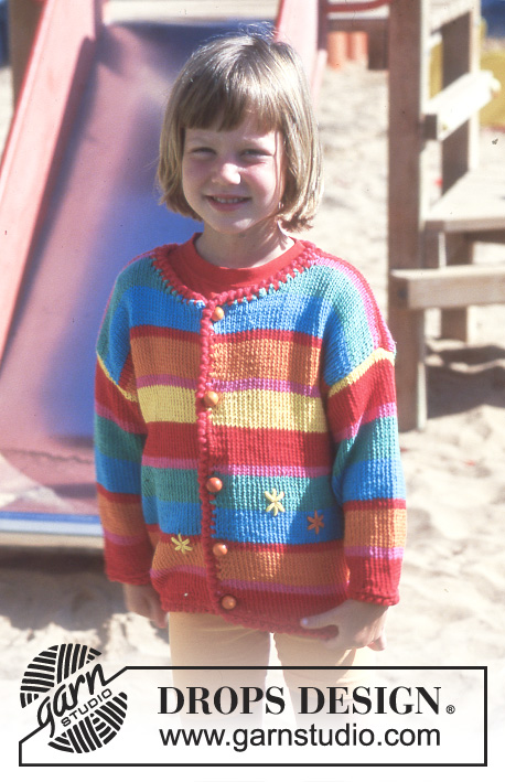 Beach Star / DROPS Children 8-1 - Rozpinany sweter w paski, z włóczki DROPS Paris, z brzegami na szydełku.
