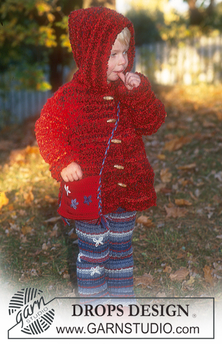 Fall Firecracker / DROPS Children 9-6 - Rozpinany sweter na drutach, z kapturem i kieszeniami, z włóczki DROPS Big Bouclé, spodnie i torebka z włóczki DROPS Camelia