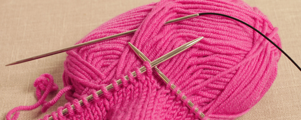 Posso adaptar  um modelo tricotado com agulha circular para agulhas direitas?