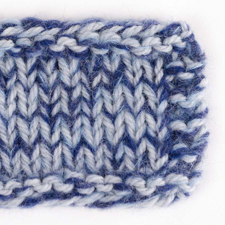 Yarn combinations knitted swatches air09-alaska62-kidsilk08