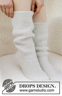 Free patterns - Christmas Socks & Slippers / DROPS 234-73