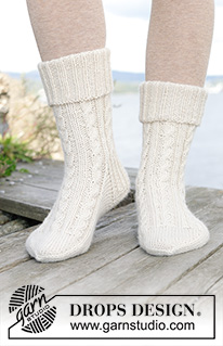 Free patterns - Puolisääreen ylettyvät sukat / DROPS 244-39