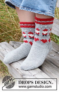 Free patterns - Christmas Socks & Slippers / DROPS Children 44-22