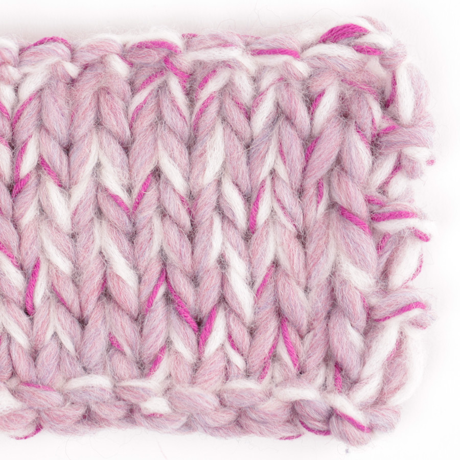 Yarn combinations knitted swatches air01-safran15-snow36