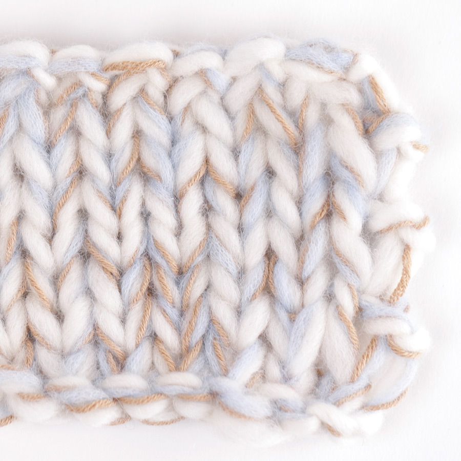 DROPS yarn combinations air18-safran21-snow01